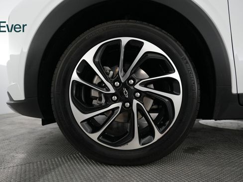 Used 2023 Chevrolet Bolt EUV Premier w/ Sun & Sound Package image 20