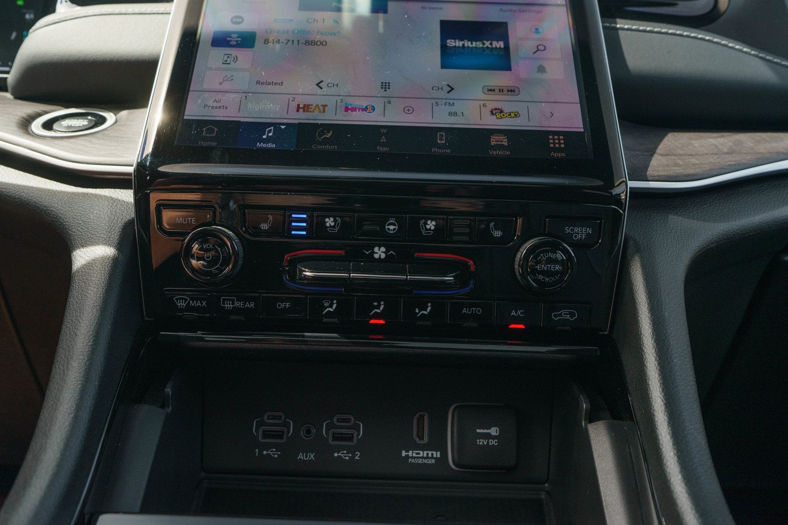 Used 2023 Jeep Grand Cherokee 4WD 4xe w/ Luxury Tech Group II image 18