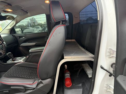 Used 2020 Chevrolet Colorado LT w/ Safety Package RWD image 17