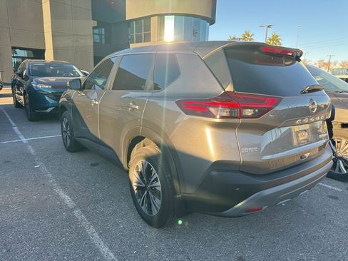 Used 2023 Nissan Rogue SV image 9
