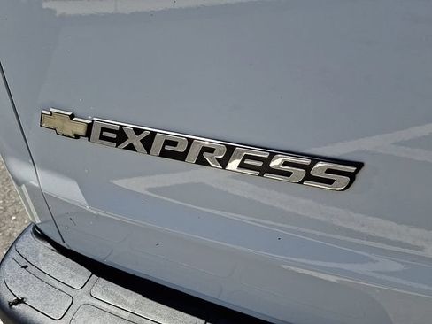Used 2021 Chevrolet Express 2500 RWD image 15