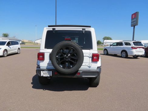 Used 2025 Jeep Wrangler Unlimited Sahara w/ Safety Group AWD/4WD image 5
