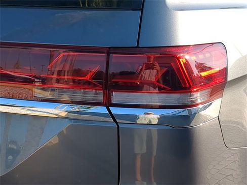 Certified 2024 Volkswagen Atlas SE image 7