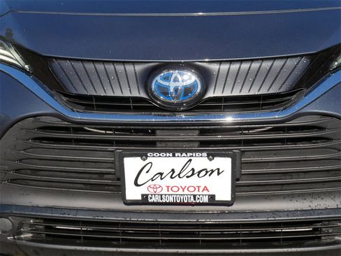 Used 2024 Toyota Venza LE image 9