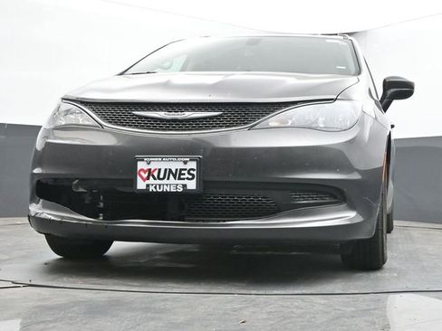 Used 2021 Chrysler Voyager Lxi FWD image 22