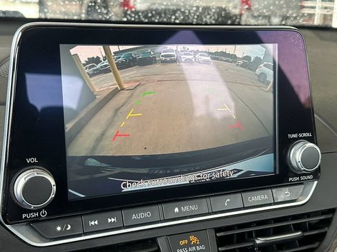 Used 2025 Nissan Altima 2.5 SV FWD image 17