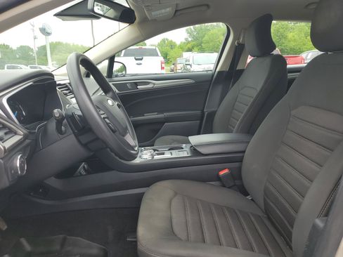 Used 2019 Ford Fusion SE FWD image 11