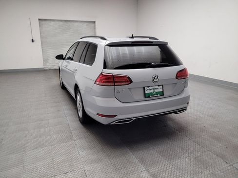 Used 2018 Volkswagen Golf SE image 6