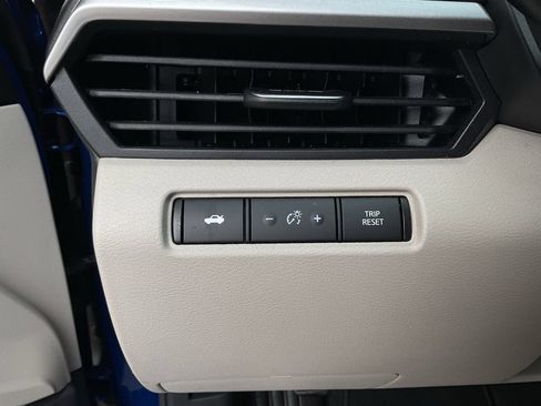 Used 2025 Nissan Altima 2.5 SV FWD image 21