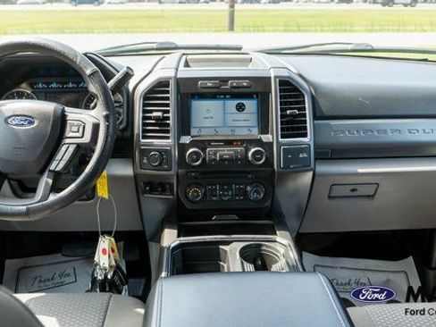 Used 2017 Ford F250 XLT w/ XLT Premium Package AWD/4WD image 13