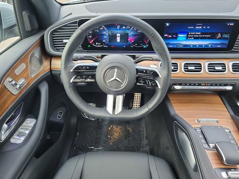 Certified 2025 Mercedes-Benz GLS 450 4MATIC image 20