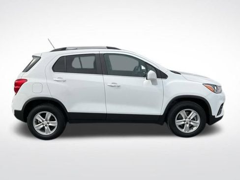 Used 2020 Chevrolet Trax LT w/ LT Convenience Package image 8