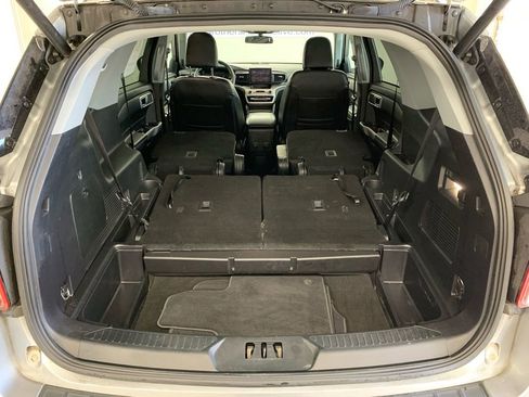 Used 2022 Ford Explorer XLT image 8