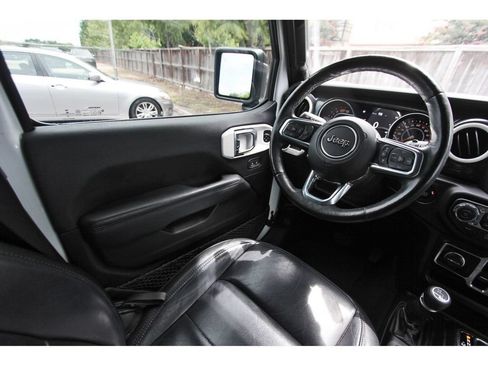 Used 2020 Jeep Wrangler Unlimited Sahara AWD/4WD image 9