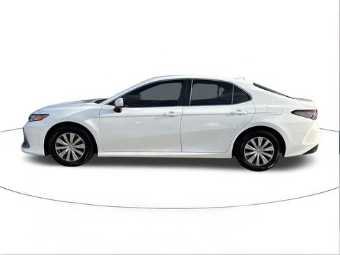 Used 2022 Toyota Camry LE image 6