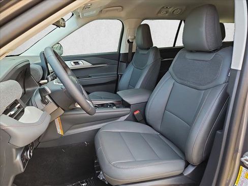 New 2026 Ford Explorer Active w/ Active Comfort Package image 4