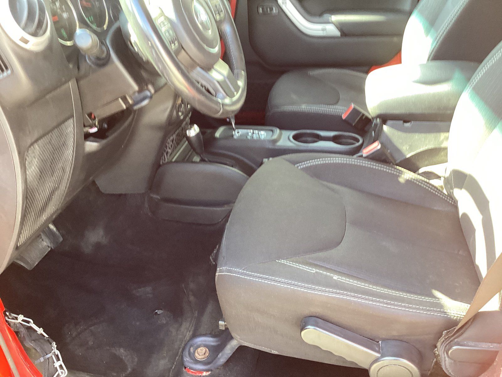 Used 2013 Jeep Wrangler Unlimited Sahara w/ Connectivity Group AWD/4WD image 7