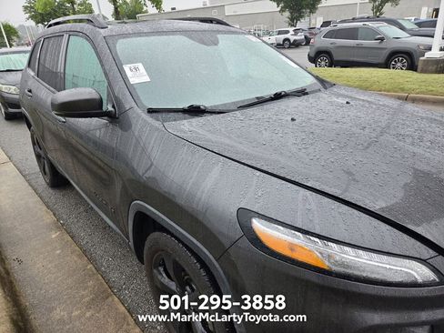 Used 2017 Jeep Cherokee Limited FWD image 3