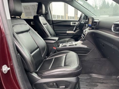 Certified 2022 Ford Explorer XLT w/ Equipment Group 202A image 11
