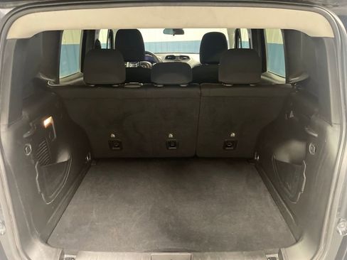 Used 2023 Jeep Renegade Latitude image 24