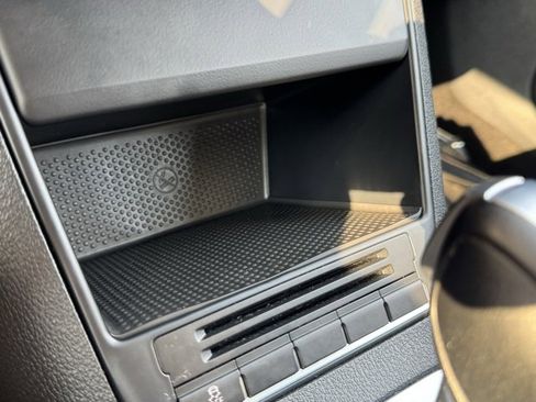 Used 2017 Volkswagen Tiguan S image 26