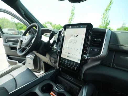 New 2026 RAM 2500 Laramie AWD/4WD image 38