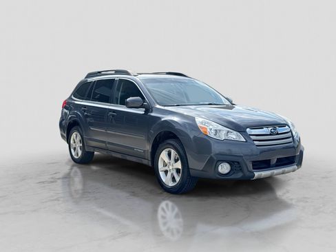 Used 2014 Subaru Outback 3.6R Limited w/ Moonroof Package AWD/4WD image 10