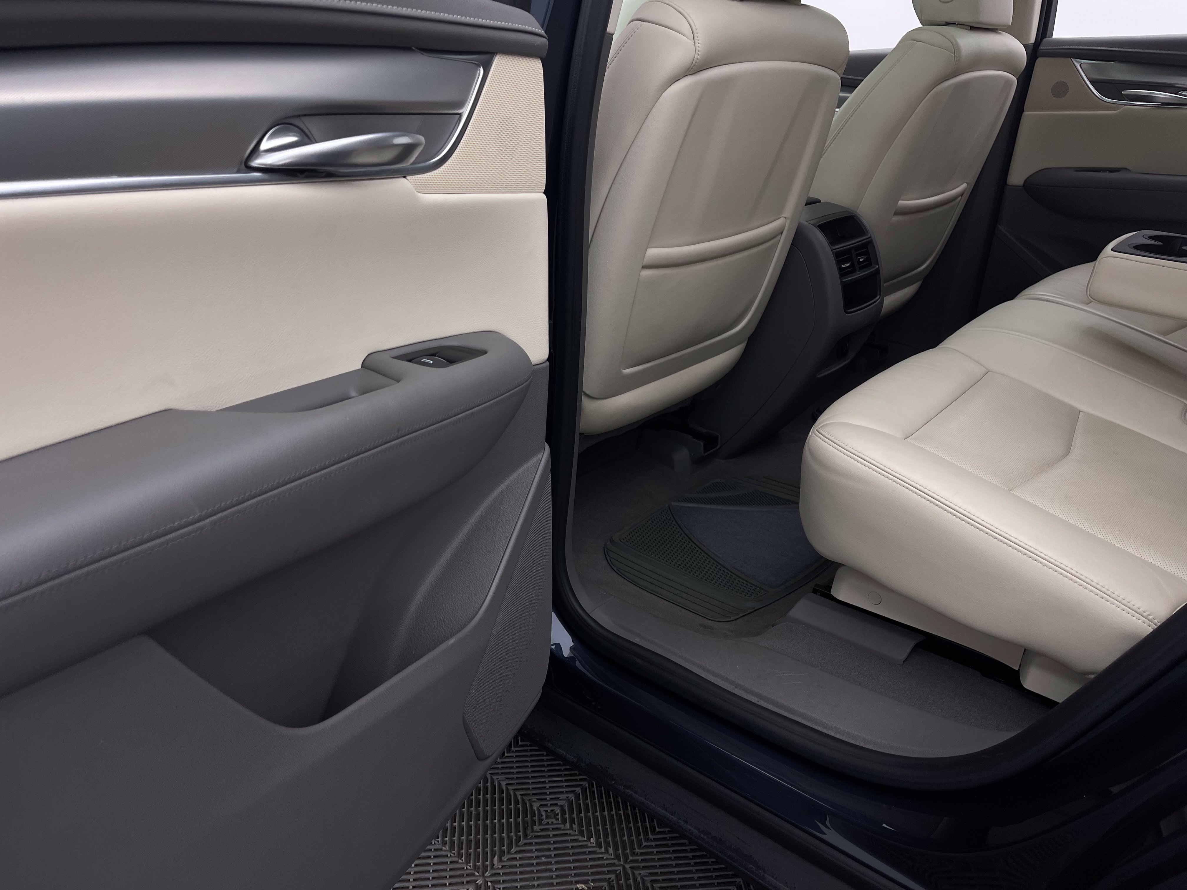 Used 2018 Cadillac XT5 Luxury FWD image 39