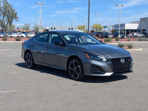 Used 2024 Nissan Altima 2.5 SR AWD/4WD image 7