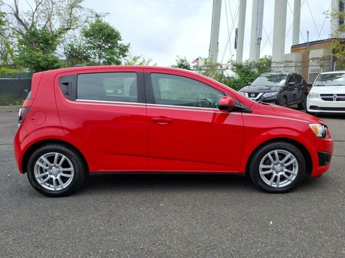Used 2016 Chevrolet Sonic LT w/ Fun and Sun Package FWD image 2