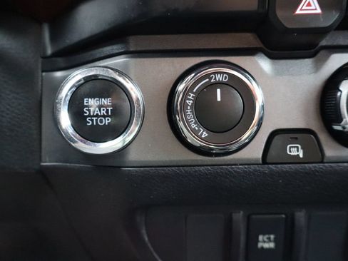 Used 2020 Toyota Tacoma TRD Off-Road AWD/4WD image 15