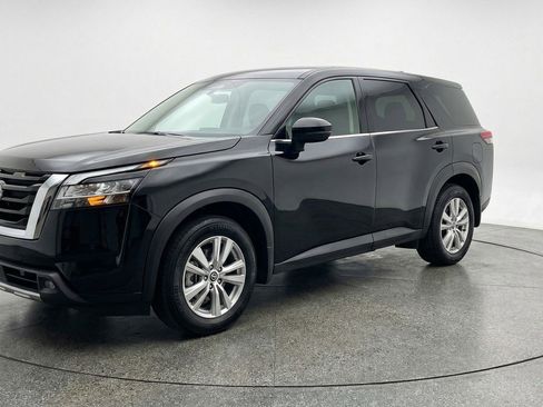 Used 2025 Nissan Pathfinder SV FWD image 3