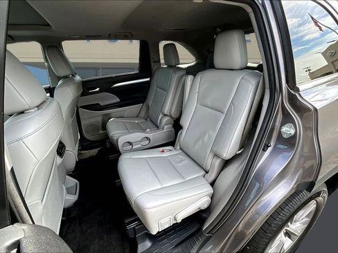 Used 2015 Toyota Highlander XLE FWD image 24