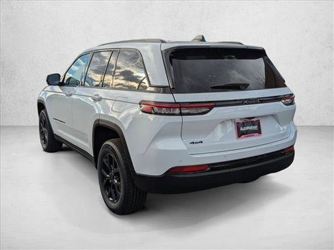 New 2025 Jeep Grand Cherokee Altitude image 8