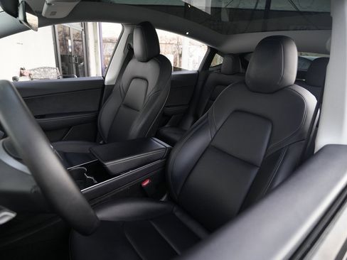 Used 2020 Tesla Model Y Long Range image 19