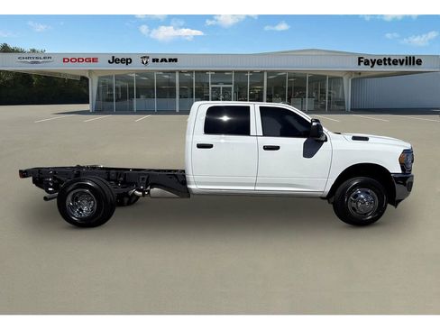 Used 2024 RAM 3500 Tradesman w/ Chrome Appearance Group image 2