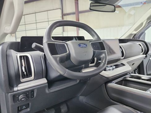 Used 2025 Ford Expedition Active AWD/4WD image 19
