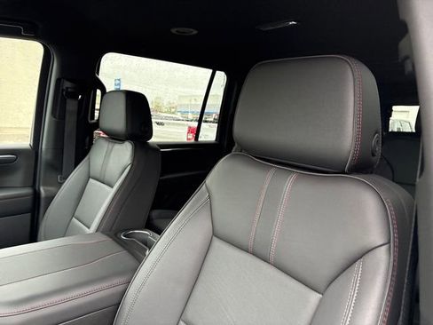 Used 2025 Chevrolet Suburban RST w/ Comfort Package AWD/4WD image 9