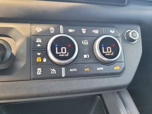 Used 2025 Land Rover Defender 130 X-Dynamic SE AWD/4WD image 25