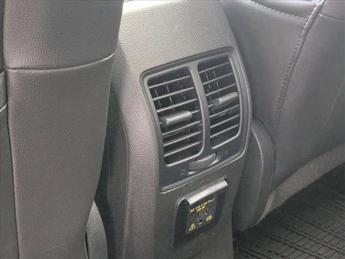 Used 2017 Ford Escape SE w/ SE Sport Appearance Package image 18