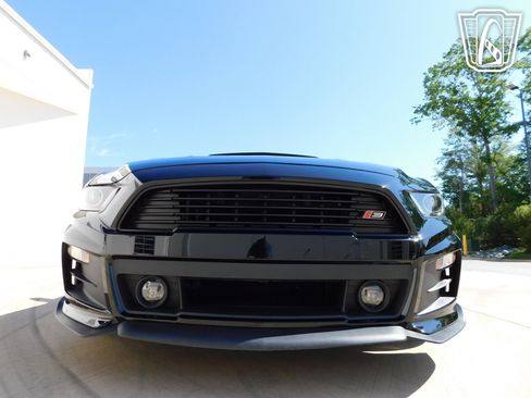 Used 2017 Ford Mustang GT Premium image 3
