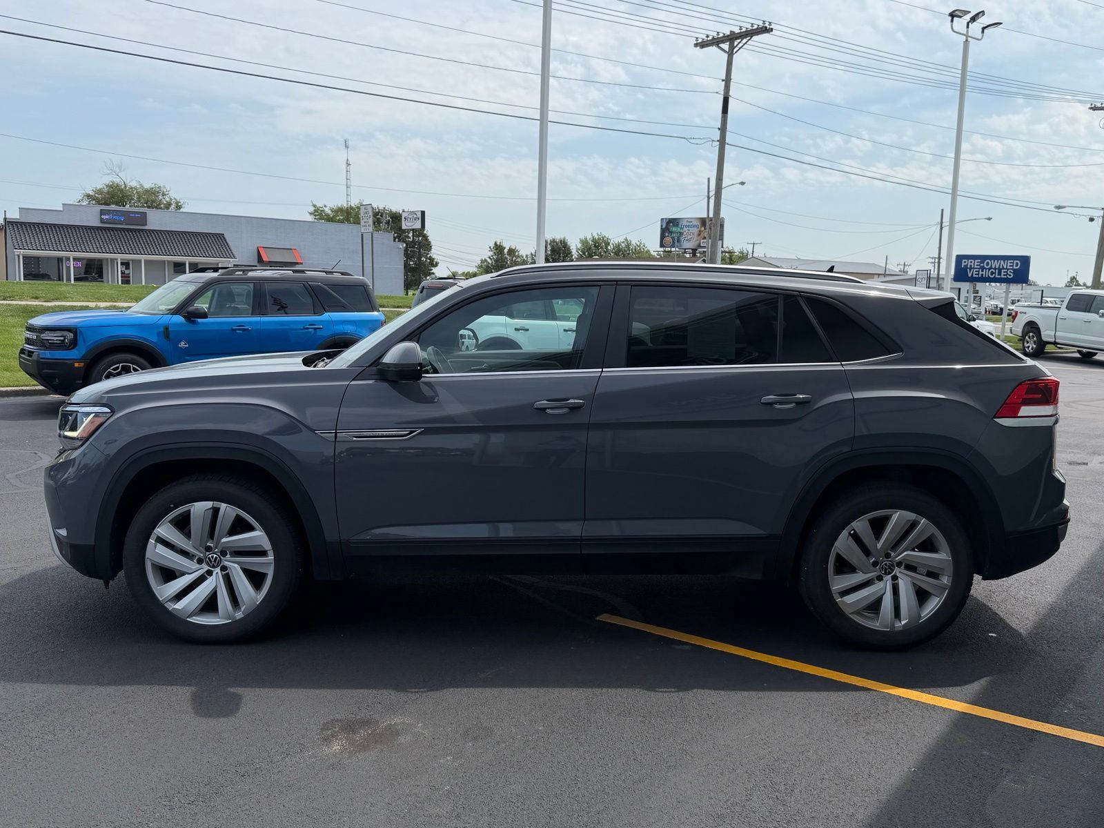 Used 2021 Volkswagen Atlas Cross Sport SE FWD image 4