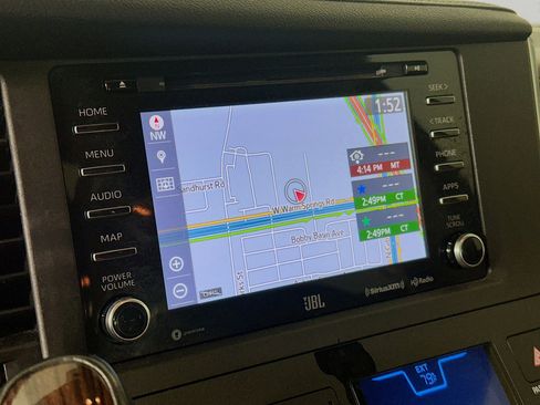 Used 2018 Toyota Sienna Limited image 22