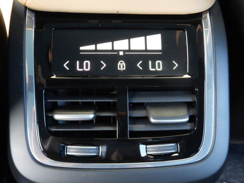 Used 2025 Volvo XC60 B5 Ultra w/ Climate Package PRO AWD/4WD image 38