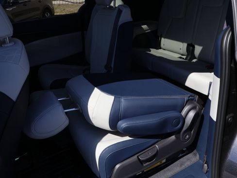 New 2026 Kia Carnival SX FWD image 15