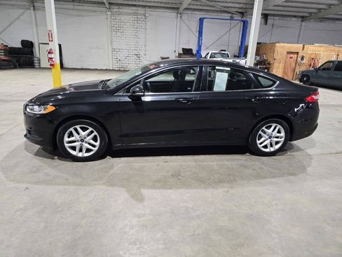 Used 2014 Ford Fusion SE FWD image 4