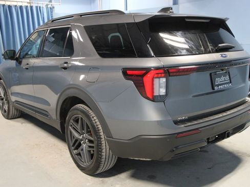 Used 2025 Ford Explorer ST-Line w/ Premium Package image 38