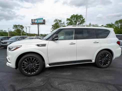 Used 2023 INFINITI QX80 Premium Select w/ All-Season Package AWD/4WD image 3