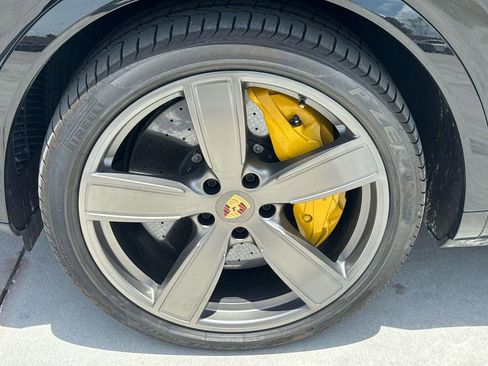 Certified 2023 Porsche Cayenne Turbo S AWD/4WD image 8