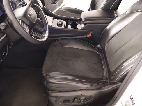 Used 2023 Jeep Grand Cherokee Altitude RWD image 11